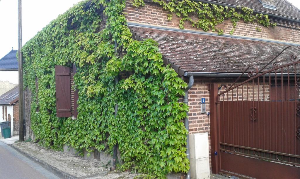 Gites Famille En Othe Bouilly  Værelse billede
